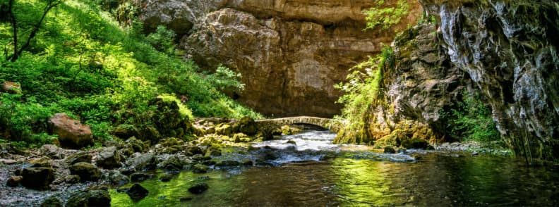 Grottes Pestera Devetashka Bulgarie