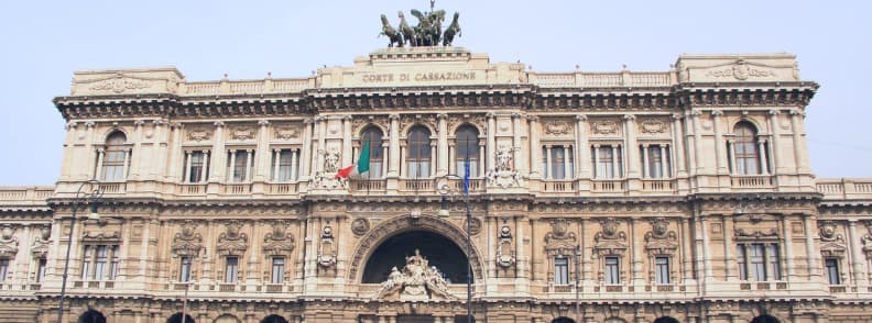 Cour suprême de cassation sur la Piazza dei Tribunali