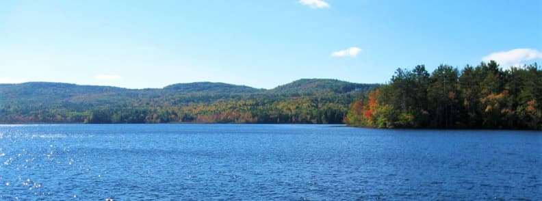 Lac Pemigewasset dans le New Hampshire en automne