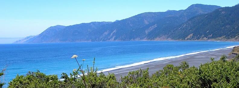 Sentier de randonnée de Black Sands Shelter Cove en Californie