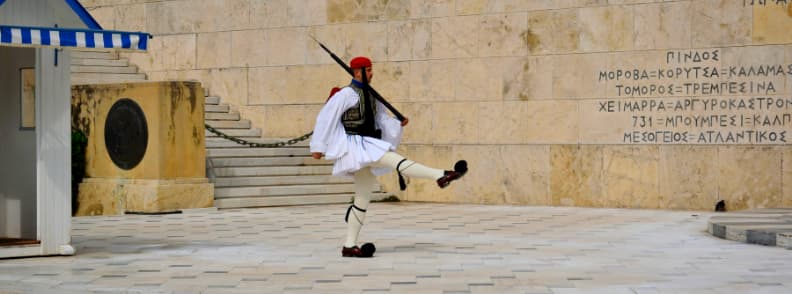 evzoni près de acropole Athènes