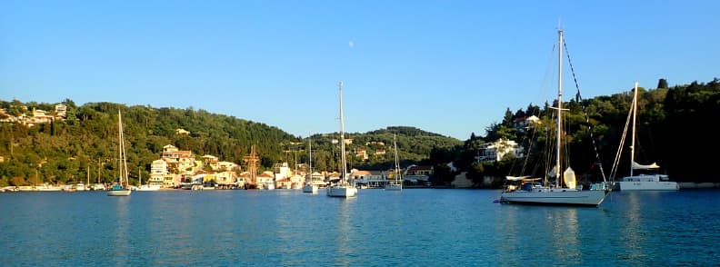 lakka paxos en vacances en mer dans les îles ionnienes