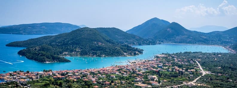 lefkada en vacances sur un bateau dans la mer Ionienne