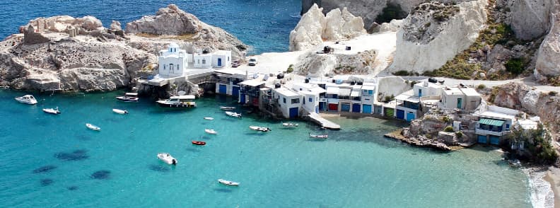 navigation dans les îles Cyclades en mer Égée