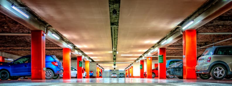 place de parking à l'aéroport