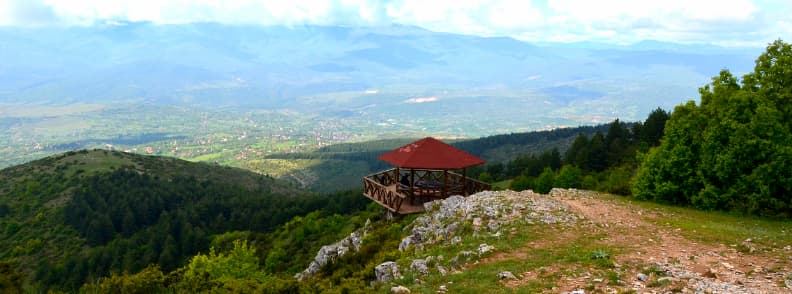 Randonnée de Skopje à Croix du Millénaire ou Téléphérique sur Mont Vodno. Admirez Skopje d'en haut. Suivez un sentier non balisé jusqu'à Gorno Nerezi.