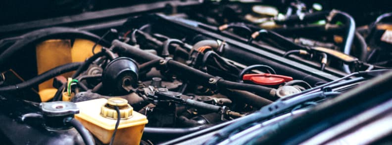 vérifier la voiture pendant la saison des vacances