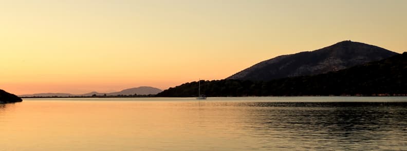 voilier dans les îles Ioniennes Grèce guide