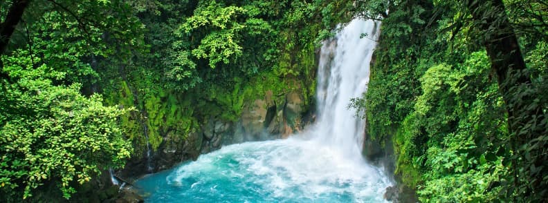 cascade rio celeste costa rica