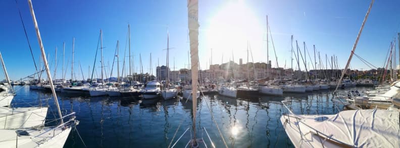 vieux port de cannes en bateau