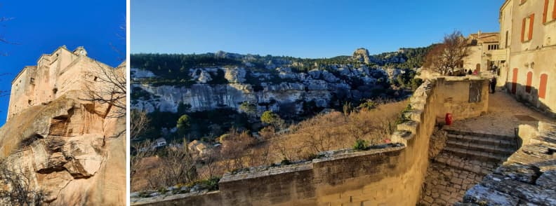 Musée des Santons Les Baux-de-Provence, avec vue panoramique sur les falaises calcaires des Alpilles et les maisons du village médiéval.