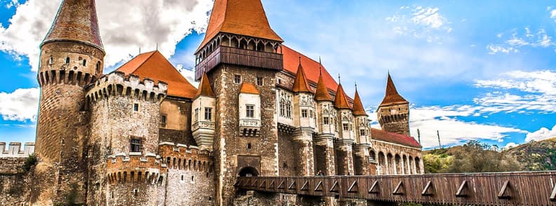 castelul huniazilor sau corvinilor hunedoara romania