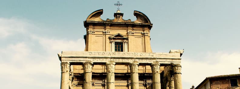templul lui antoninus si faustina in forul roman