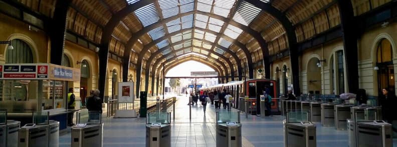 Metrou Atena Pireu harta metrou Atena transport Pireu Atena centru Statie de metrou la portul Pireu Atena cu tren gata de plecare spre centrul Atenei