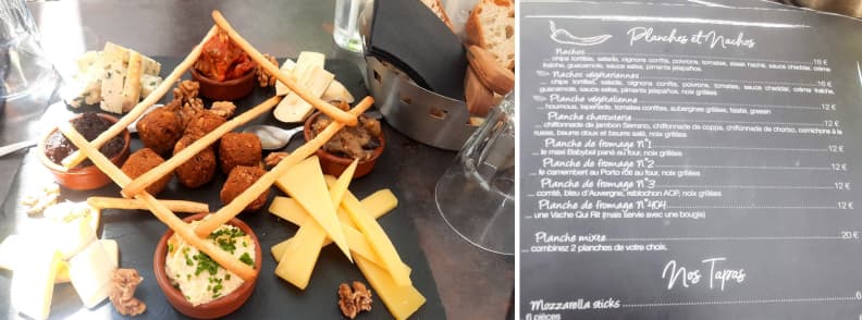 Platou cu branzeturi locale, nuci, legume si gustari la Atelier du Jus din Romans sur Isere alaturi de meniul scris pe tabla