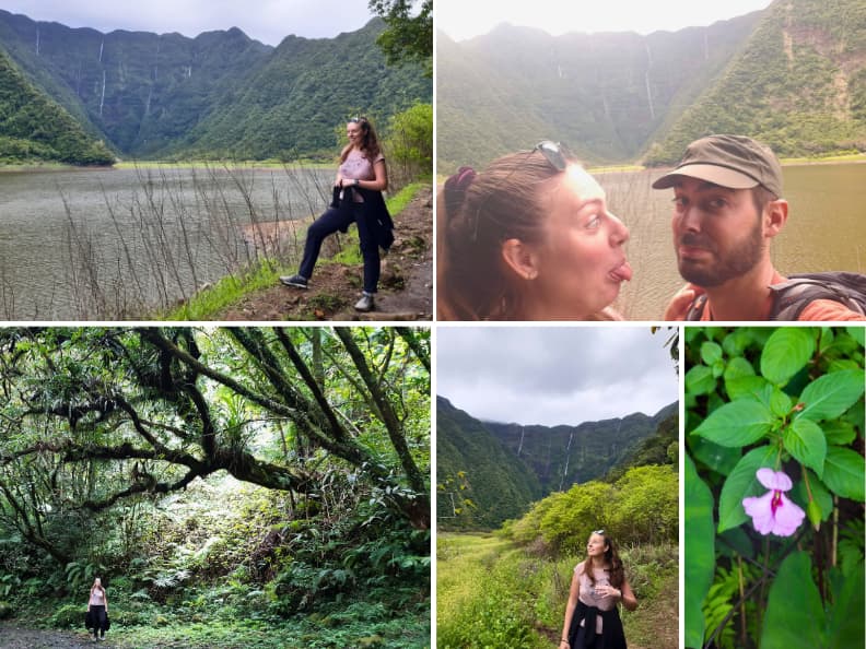 Mirela și Mathieu Letailleur la Grand Etang Reunion, pe traseu de drumeție în estul insulei, cu lac de crater, versanți verzi abrupți și pădure tropicală densă.