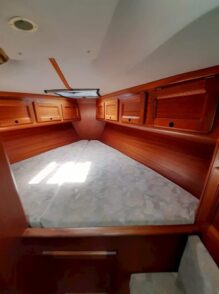 bavaria 35ft boat for sale in greece v berth