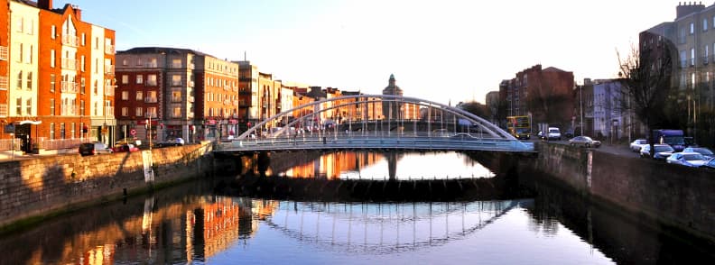 hapenny bridge liffey river dublin ireland hapenny bridge liffey river dublin ireland