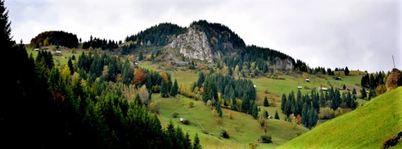 moeciu culoarul rucar bran pass reasons to visit romania