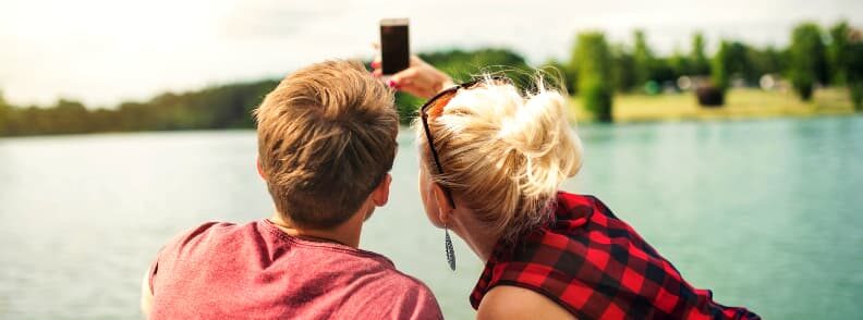 solo travel group selfie solo travel group selfie