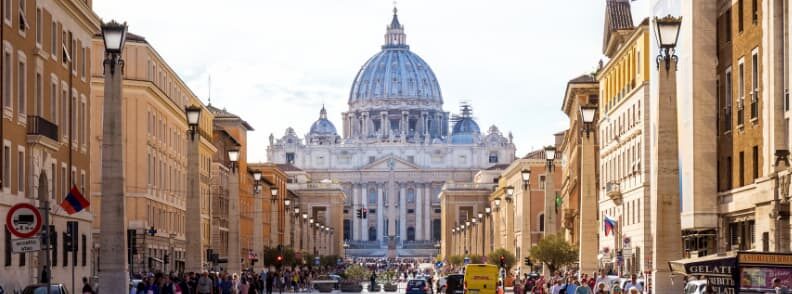 via della conciliazione walking from vatican city to trastevere