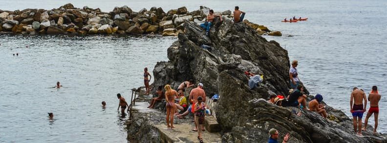 tourists in cinque terre villages tourists in cinque terre villages