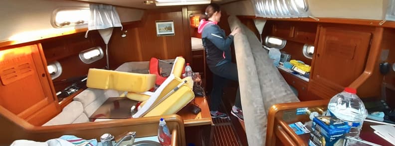 mirela the travel bunny cleaning the boat Puzzle