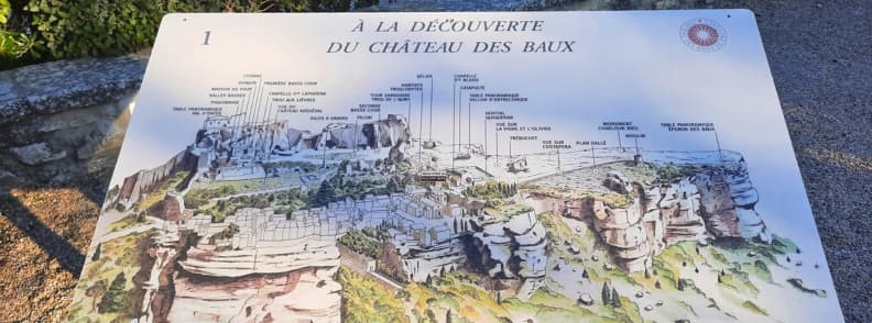Illustrated orientation map of the Château des Baux-de-Provence showing key medieval fortress landmarks for visitors