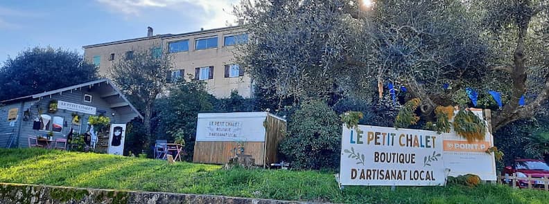 Le Petit Chalet local craft boutique in Tanneron surrounded by olive trees and greenery near the village center