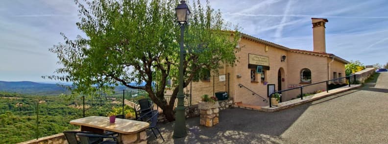 Auberge Provencale Restaurant Terrace Mons Var Restaurant Auberge Provençale in Mons Var, with outdoor terrace tables overlooking the green Pays de Fayence countryside.
