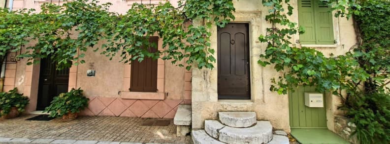 My Mons Walking Route Through Old Village Streets Vine-covered houses and old stone doorways line a quiet lane in Mons Var, along a peaceful walking route through the village center.